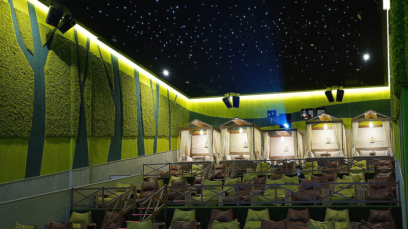 Movie theater interior construction case of acoustic solution using moss sound-absorbing panels 04-1